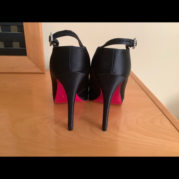 bebe Shoes - BEBE black satin pumps . Made in Brazil
